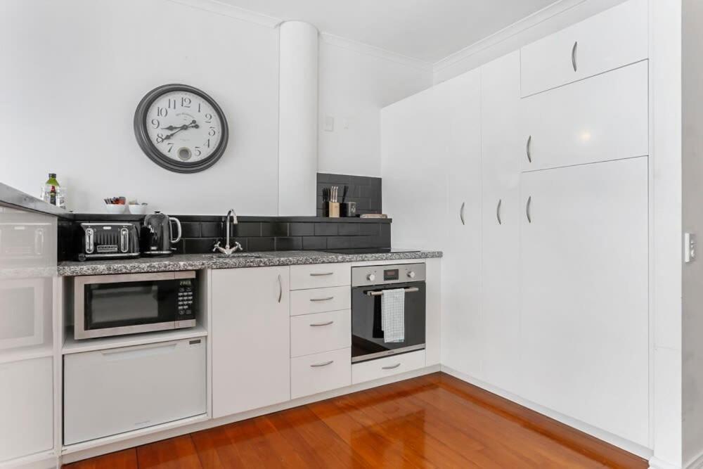 Funky One Bedroom Apartment On Princes Wharf Auckland Eksteriør billede